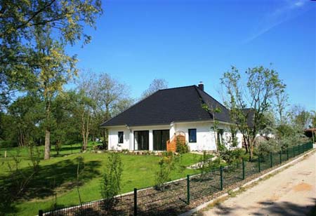 03 Ansicht Haus Straße Terrasse